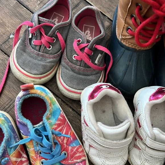 Kids Shoes! One Low Price takes them all! Variety of styles and sizes - Picture 6 of 8